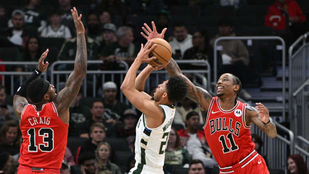 Milwaukee, Wisconsin, USA; Milwaukee Bucks guard Lindell Wigginton (28) shoots the ball as Chicago Bulls forward Torrey Craig (13) and forward DeMar DeRozan (11)